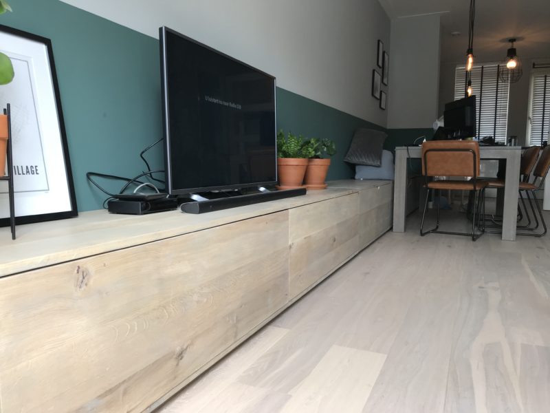 TV-meubel en bank met veel bergruimte